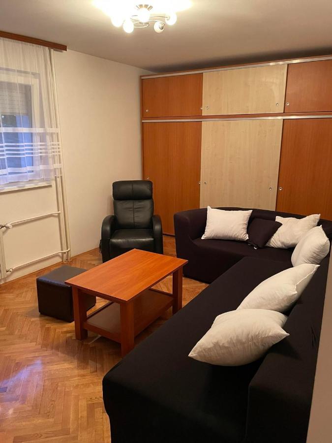 Lolly Apartment Karlovac Buitenkant foto